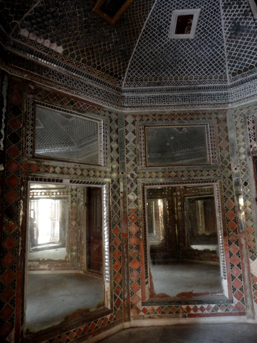 Fort Gabhana palace carving